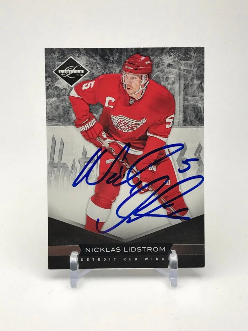 NICKLAS LINDSTROM SIGNED PANINI LIMITED HOCKEY CARD (2011)